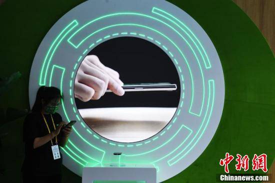 2021智博會 高科技智能化產品展示吸引參觀者，智能化技術引領未來